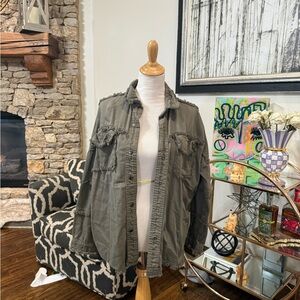 Brand: Elan 🤘
Color: Earthy green and black!
Size: Medium true